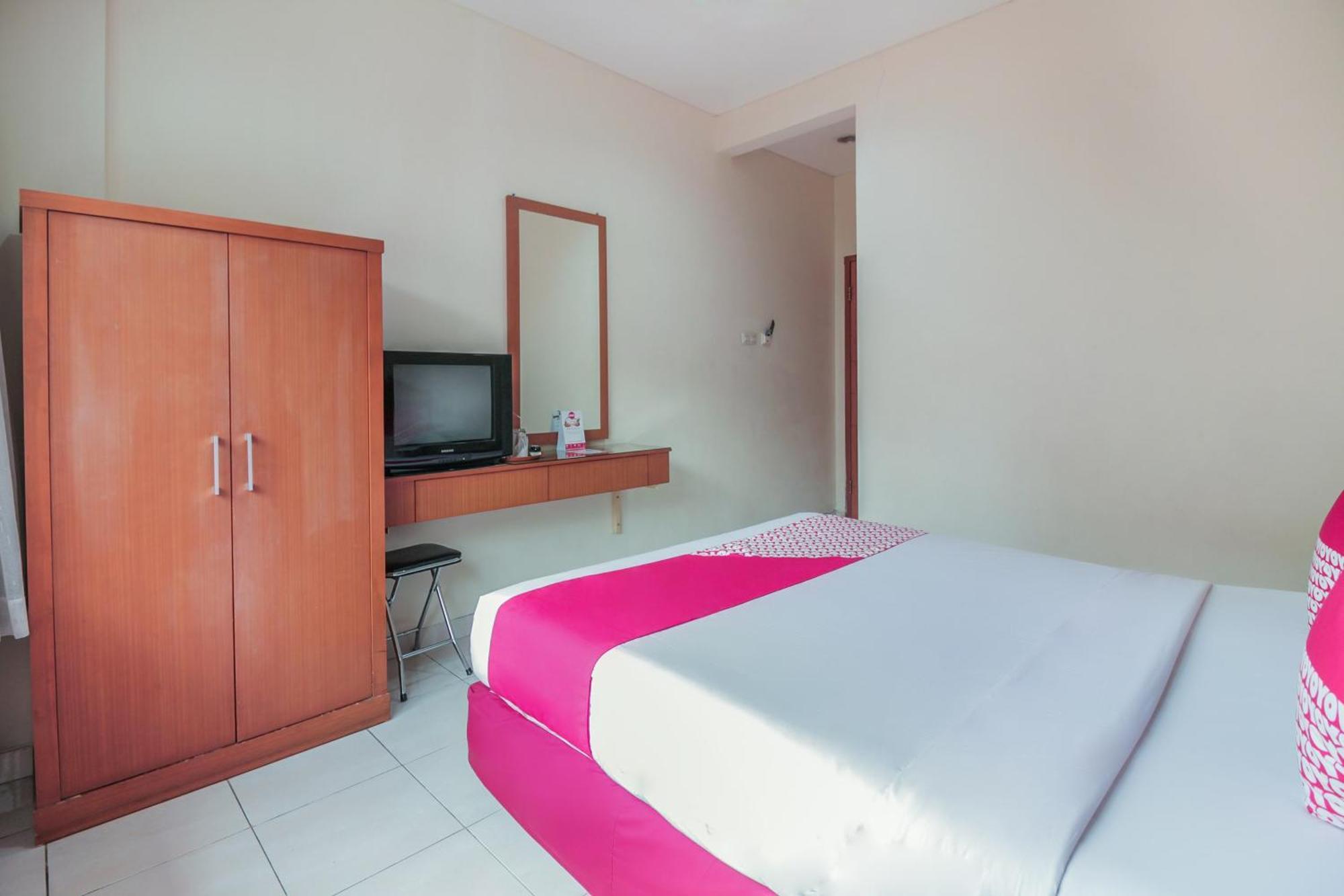 Capital O Galaxy Inn Бандунг Экстерьер фото