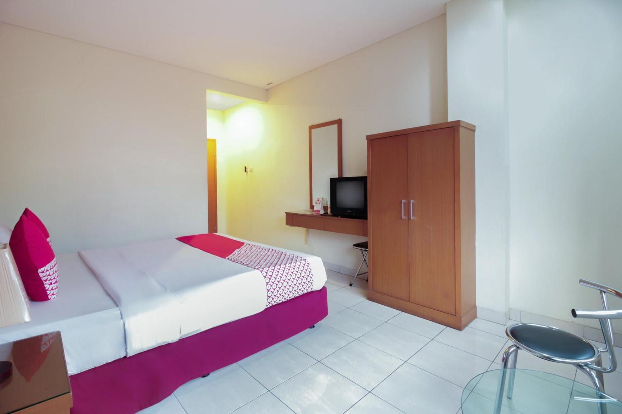 Capital O Galaxy Inn Бандунг Экстерьер фото