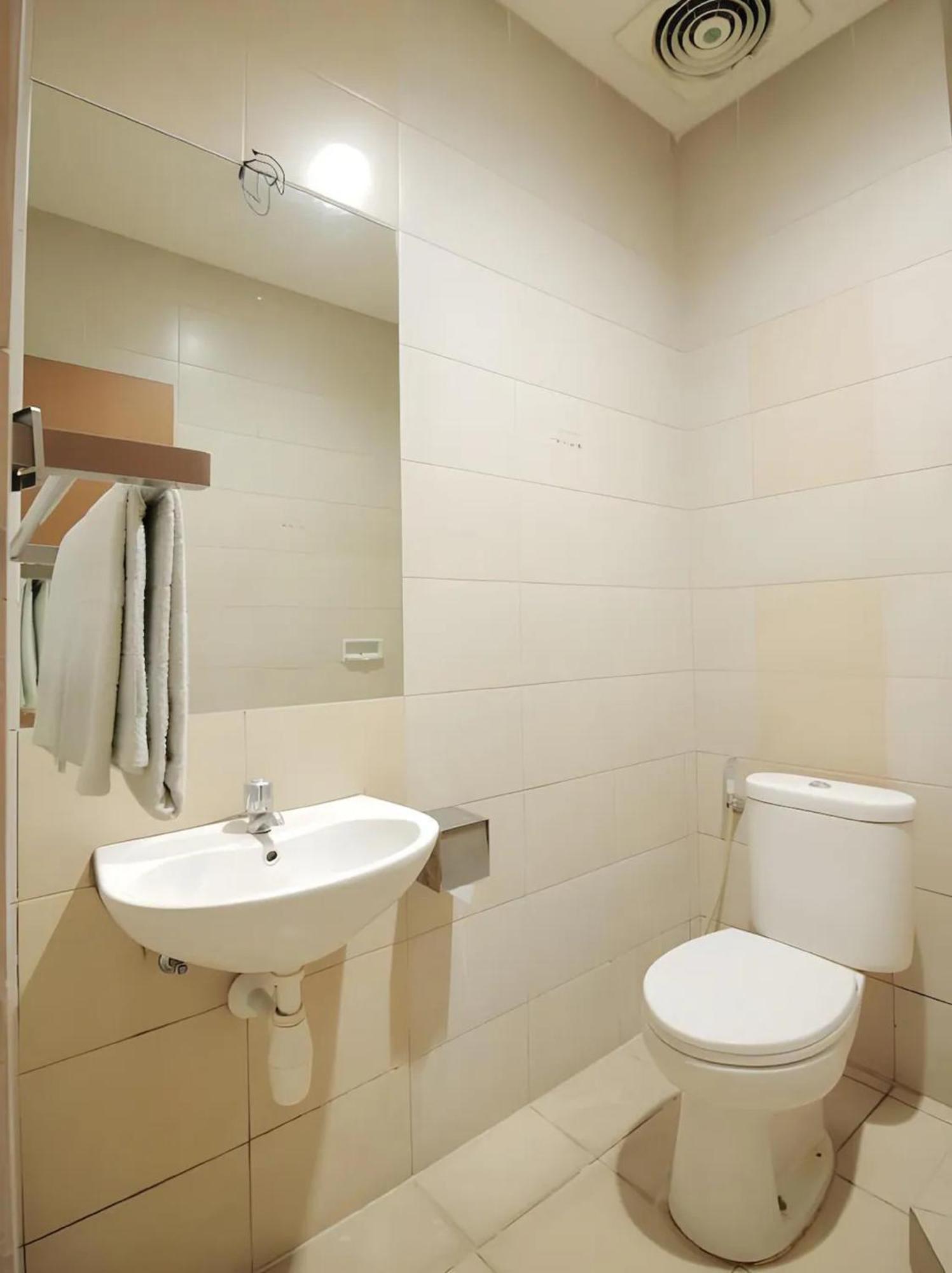 Capital O Galaxy Inn Бандунг Экстерьер фото