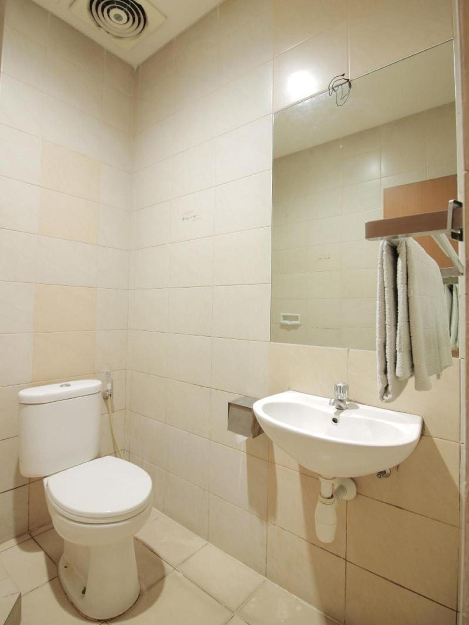 Capital O Galaxy Inn Бандунг Экстерьер фото